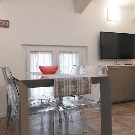 Luminoso Bilocale Zona Tibaldi Bocconi Apartamento Milão Exterior foto