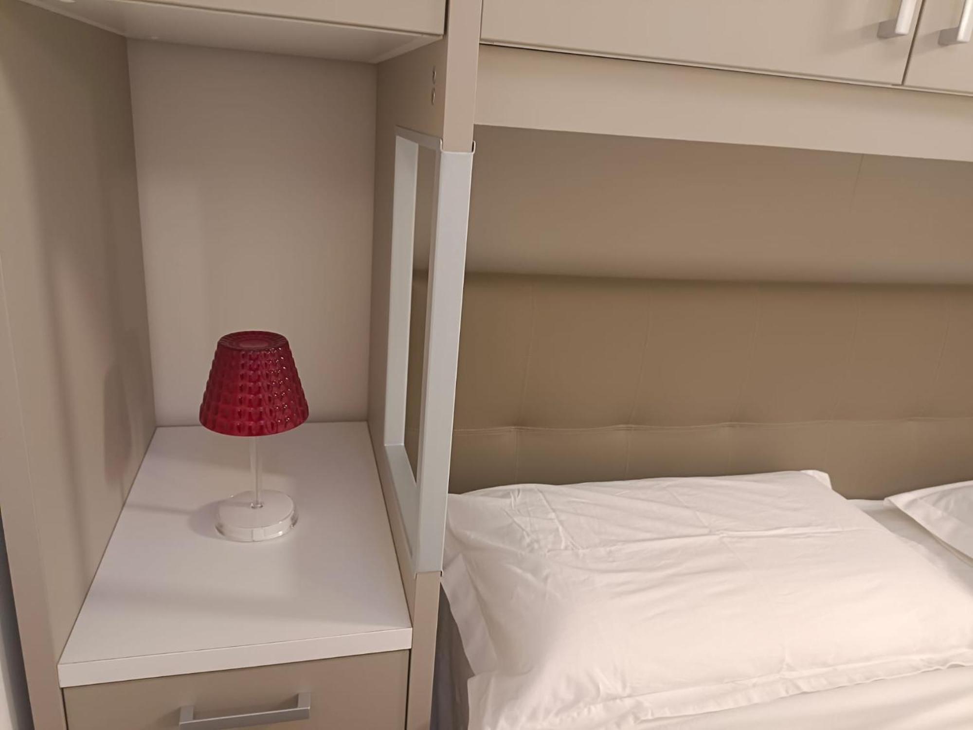 Luminoso Bilocale Zona Tibaldi Bocconi Apartamento Milão Exterior foto